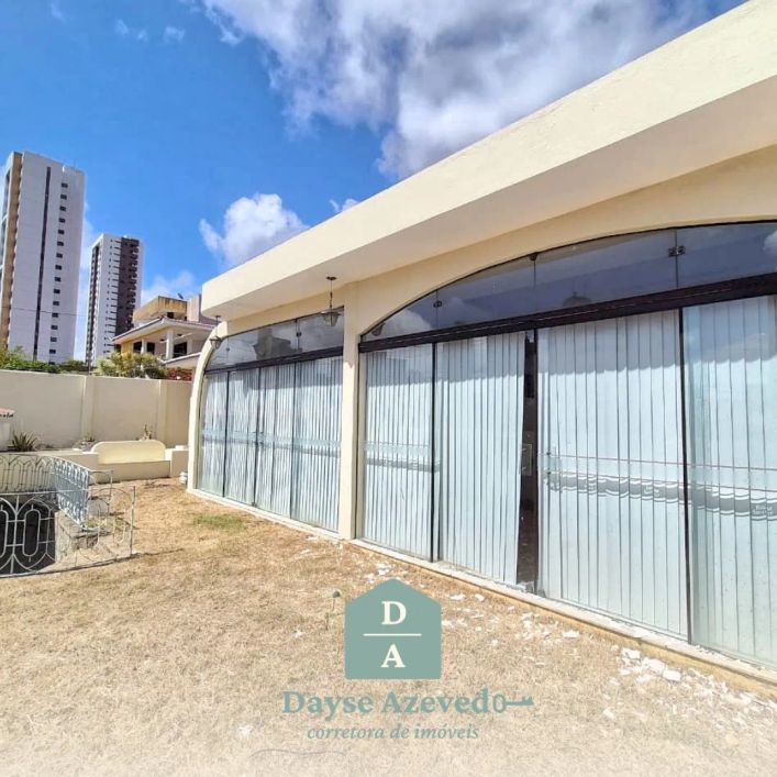 Belíssima casa com 480 m², com 4 suítes em Candelária - Natal - RN