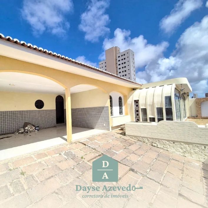 Belíssima casa com 480 m², com 4 suítes em Candelária - Natal - RN