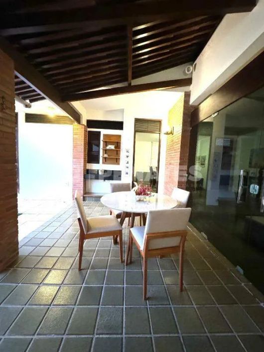 Casa Residencial/ Comercial 4 quartos à Venda em Lagoa Nova – Oportunidade para Clínicas e Escritóri
