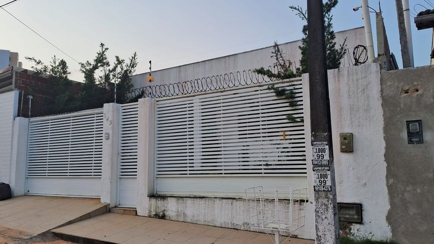 Imóvel para venda possui 200 metros quadrados com 3 quartos em Barro Vermelho - Natal - RN