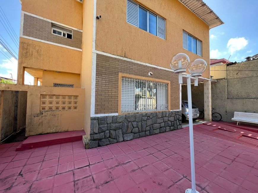 VENDO Belíssima Casa com 322 m² de área construída no bairro do Tirol - Natal - RN.