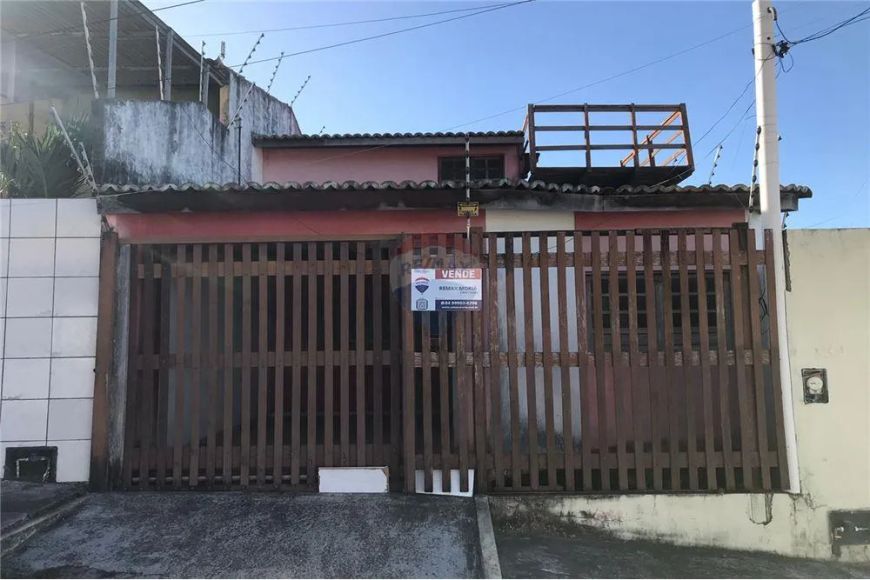 Ótima casa com 3 quartos sendo 1 suíte no Pajuçara