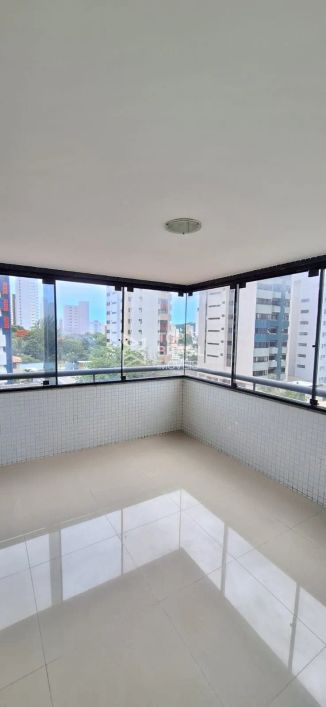 Apartamento 03 suítes no Coração do Tirol