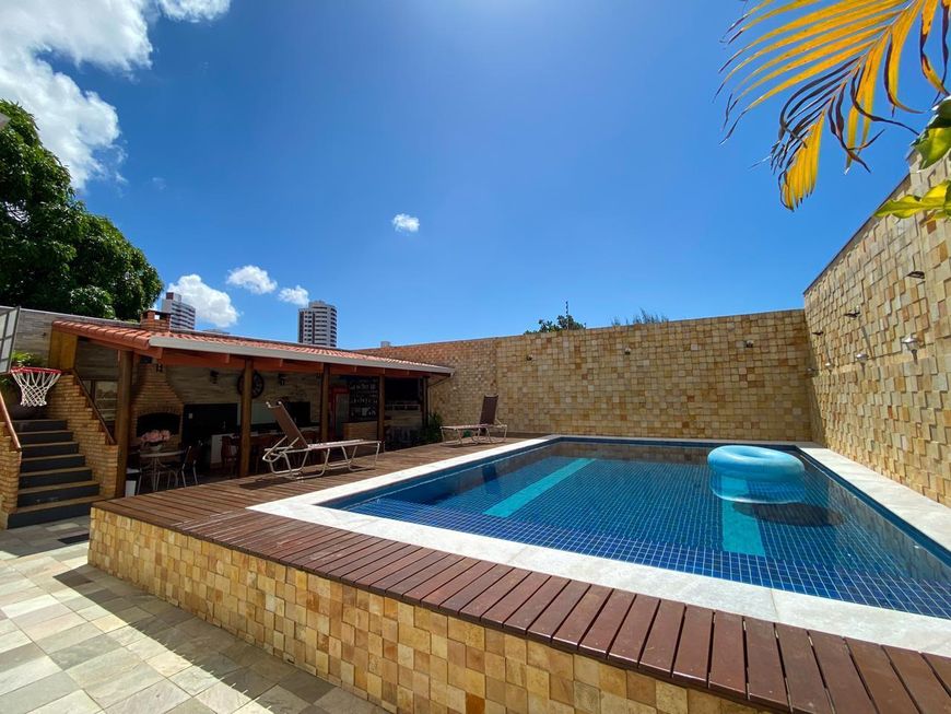 Casa para venda com 370 m² e 5 quartos em Capim Macio - Natal - RN