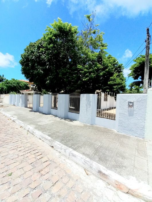 Casa para venda com 1.060m² de terreno próximo a UFRN com grande potencial de investimento