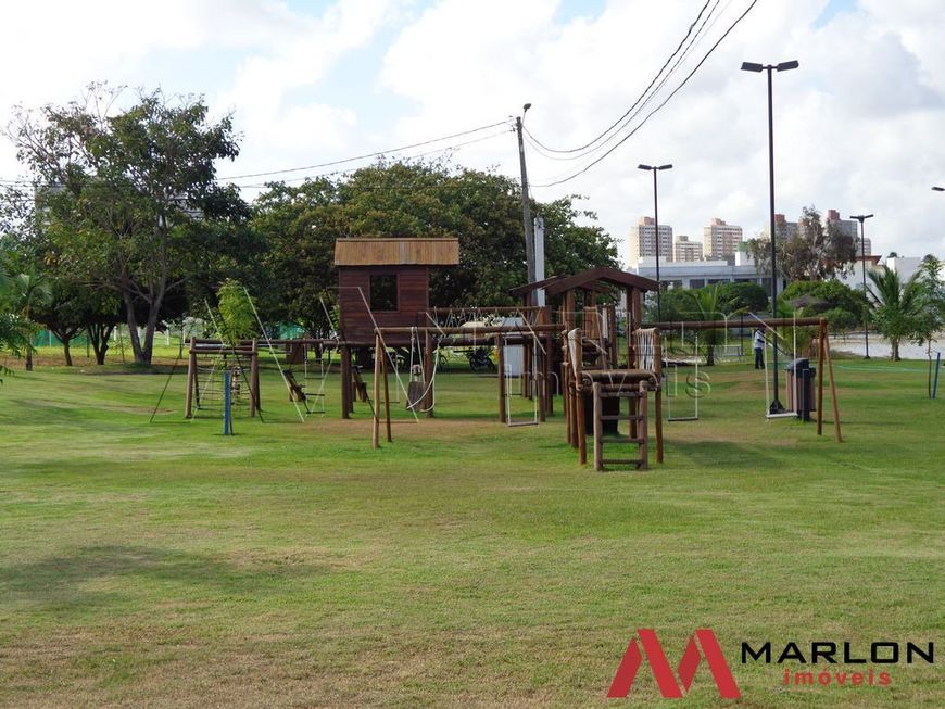 Terreno em Condomínio Vila dos Lagos, lado da sombra, área de lazer completa, 1.350m².