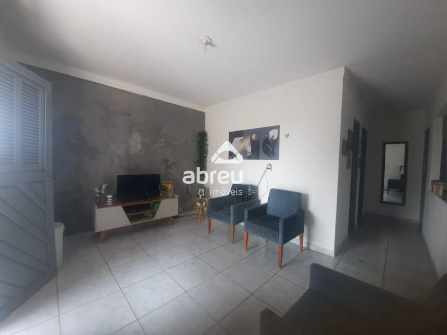 Linda Casa à Venda em Pajuçara, Natal