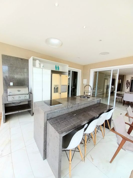 Vende belíssima casa 5/suítes no Ponta Negra Boulevard