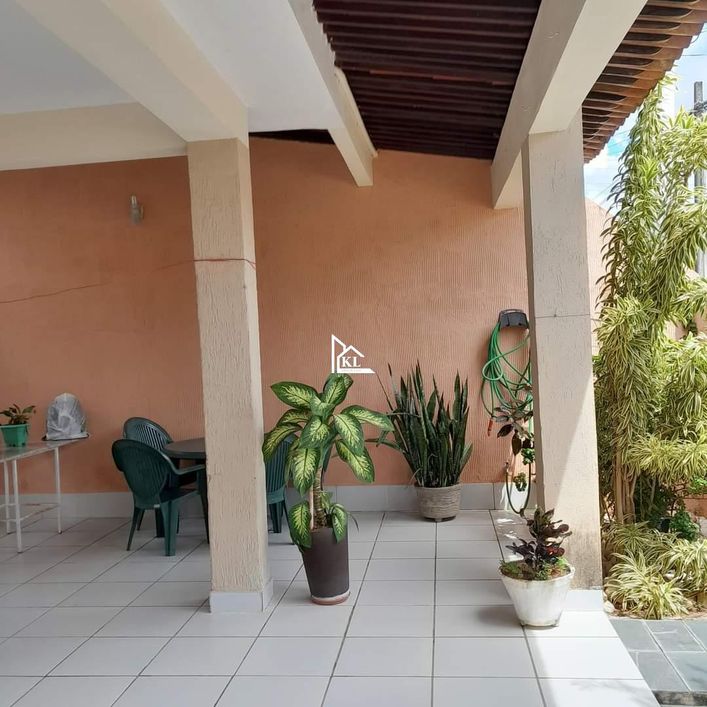 Vendo Casa no conj. Pirangi, bairro Neópolis | Varanda grande com churrasqueira