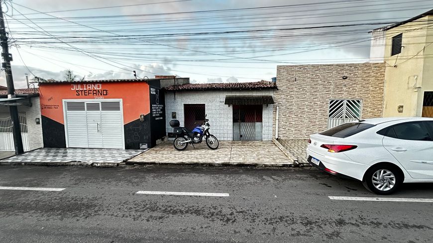 Casa para Vender em Felipe Camarão Rua principal