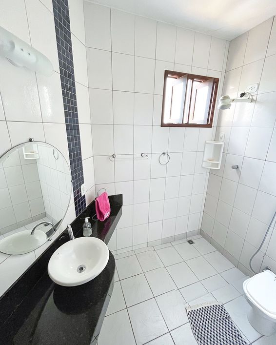 Casa de condomínio térrea para venda tem 300 metros quadrados com 4 quartos