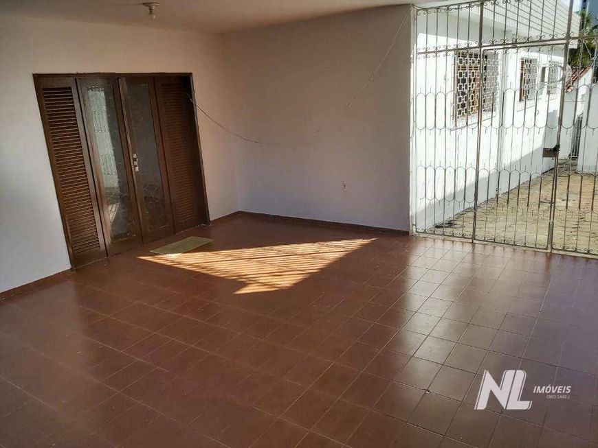Casa com ótima localização no Barro Vermelho | 260m² de área total