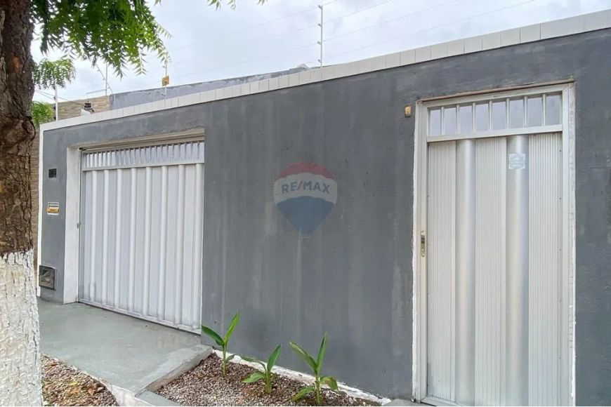 Casa à Venda no Planalto de 2 quartos