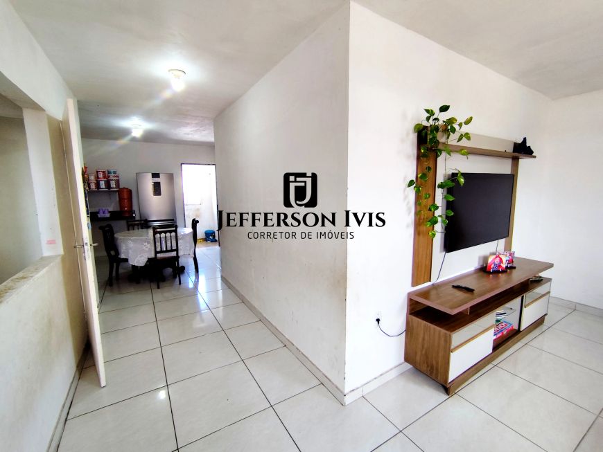 VENDE-SE CASA COM PONTO COMERCIAL NO PLANALTO
