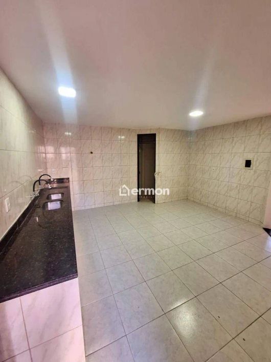 Casa com 3 dormitórios à venda, 200 m² por R$ 420.000,00 - Candelária - Natal/RN