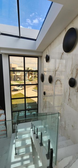 VENDE SE ESSA LINDA MANSÃO NO VILA DOS LAGOS, PONTA NEGRA
