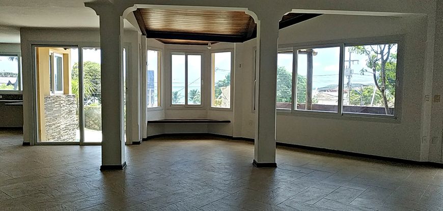 Lindo sobrado à venda, 350 m², terreno 600 m², na orla de Ponta Negra, linda vista do mar.