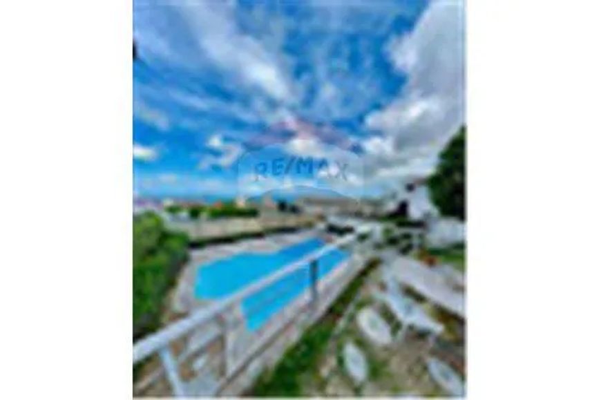Casa com três quartos, piscina, vista mar