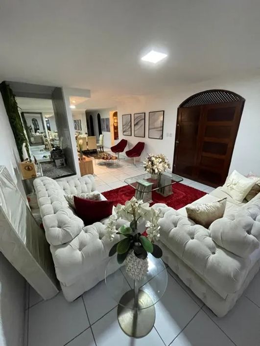 vende se casa em ótima localização em Candelária - Natal - RN
