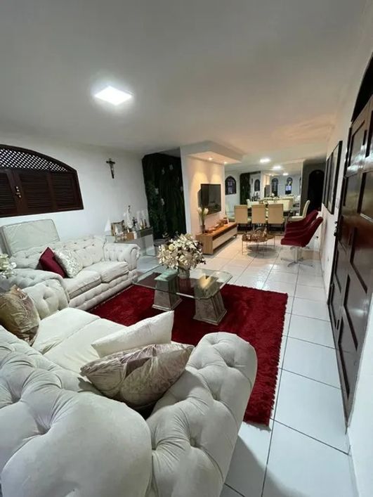 vende se casa em ótima localização em Candelária - Natal - RN