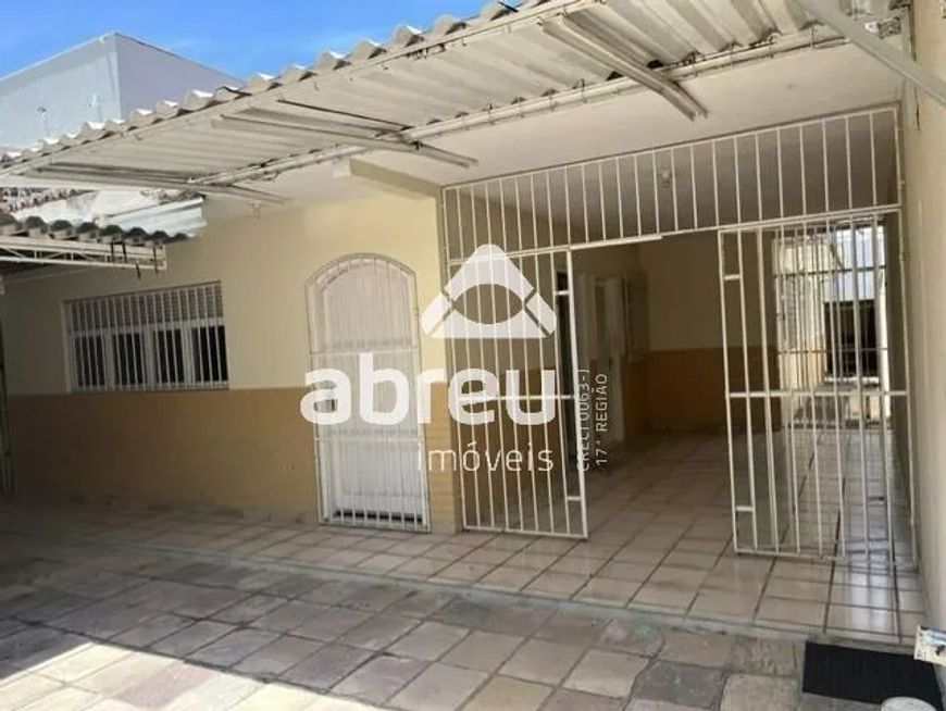 Casa à venda na Av Nascimento de Castro
