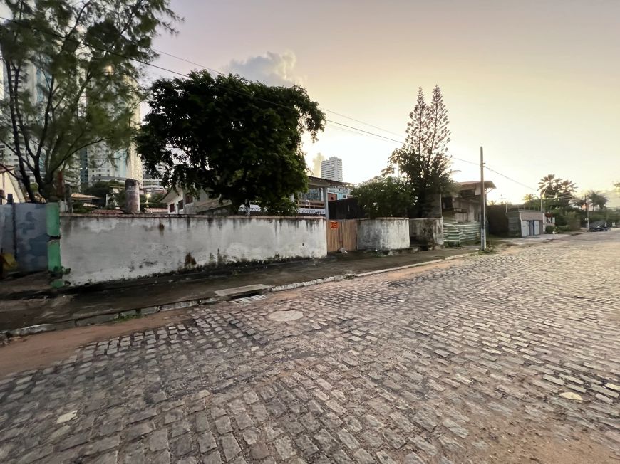 Imóvel para venda possui 349 metros quadrados com 4 quartos em Ponta Negra - Natal - RN