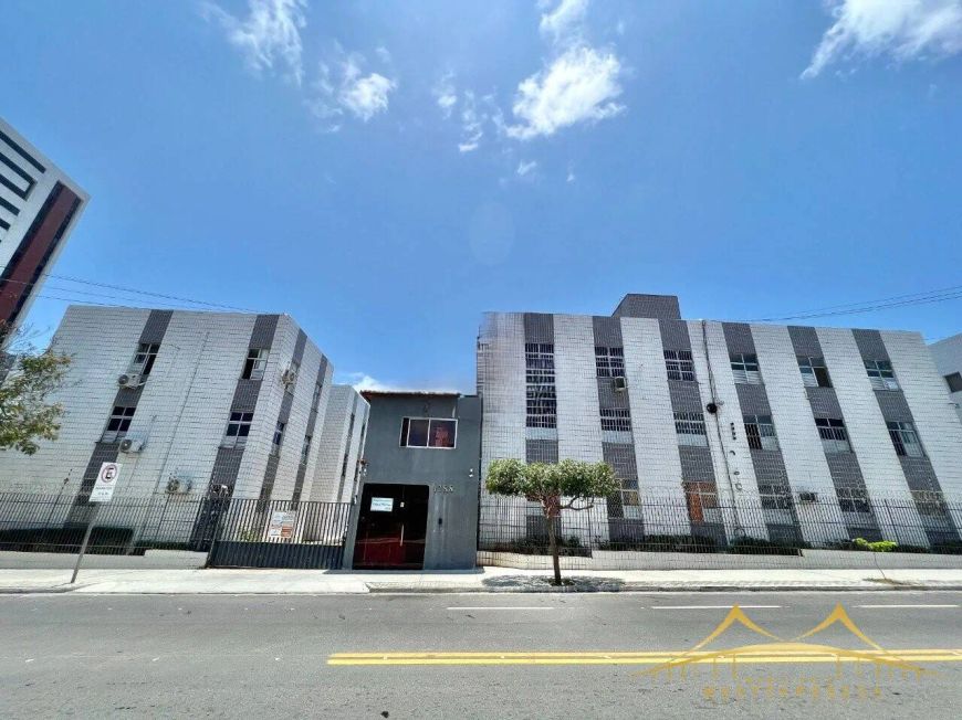Apto no Tirol com 68m², 3/4, 02 banheiros, 01 Vaga, 2º Andar, Escada