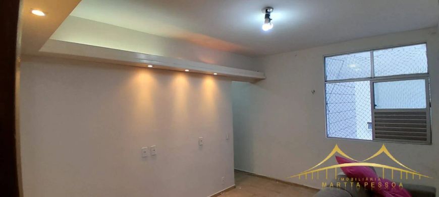 Apto no Tirol com 68m², 3/4, 02 banheiros, 01 Vaga, 2º Andar, Escada