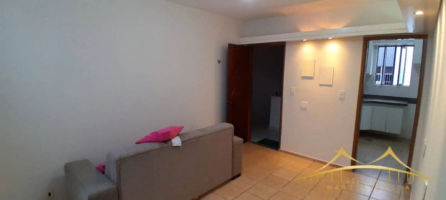 Apto no Tirol com 68m², 3/4, 02 banheiros, 01 Vaga, 2º Andar, Escada