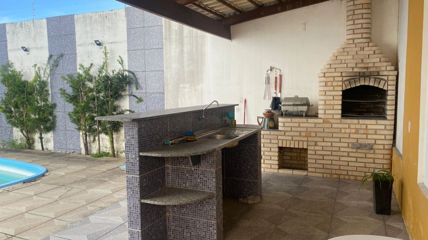 CASA À VENDA COM 250M² COM 6 QUARTOS EM TIROL - NATAL - RN