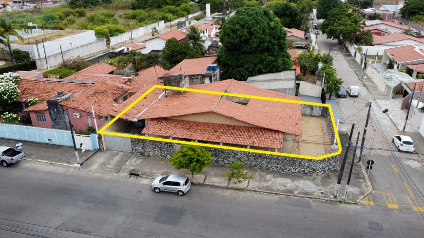 Casa de Esquina com Potencial Comercial e Residencial em Localização Estratégica