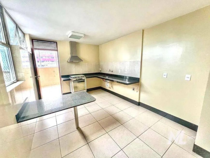 Apartamento no Tirol - com 233m² - as margens da Av Hermes da Fonseca