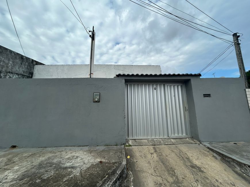 CASA COM 2 QUARTOS SENDO 2 SUITES NA MARANGUAPE