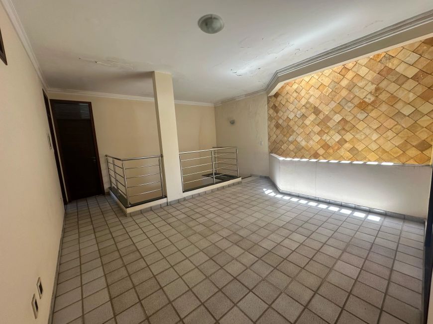 Casa para venda tem 270 metros quadrados com 3 quartos em Dix-Sept Rosado - Natal - RN