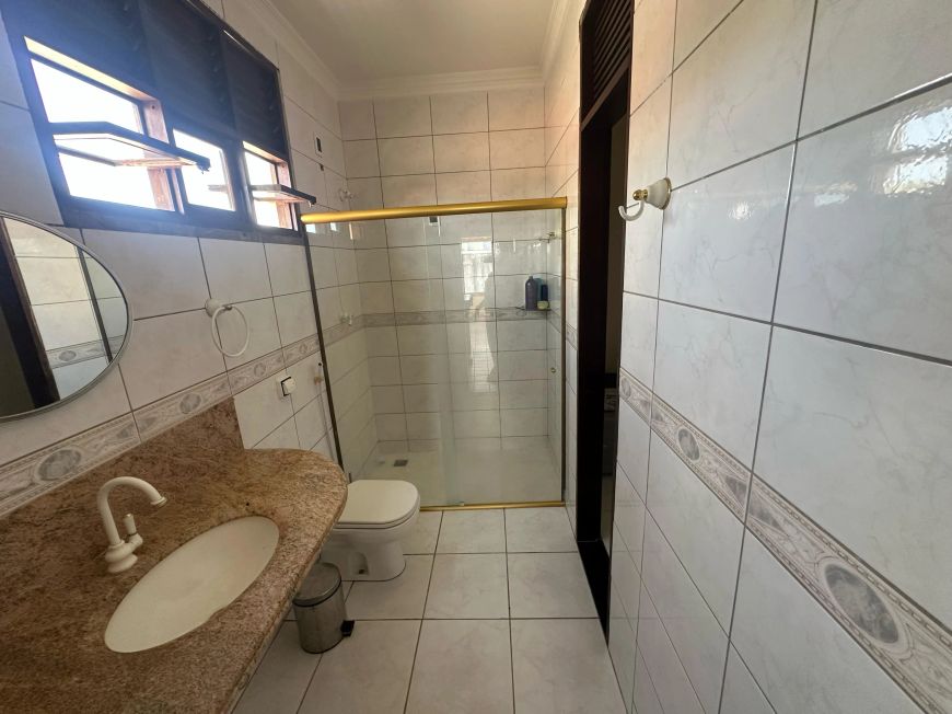 Casa para venda tem 270 metros quadrados com 3 quartos em Dix-Sept Rosado - Natal - RN