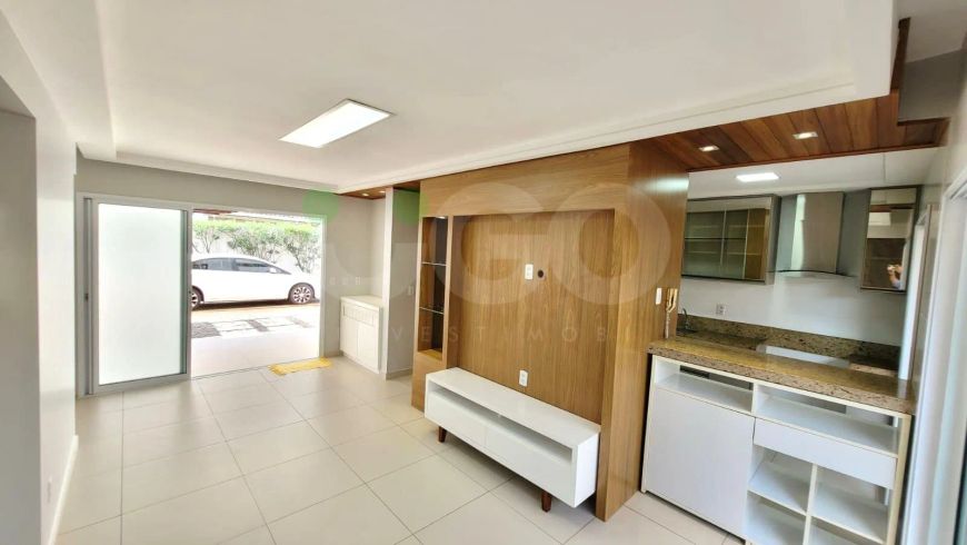 Casa em Condomínio com fácil acesso e próximo a tudo !