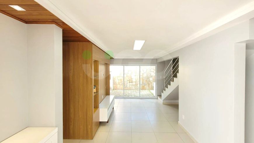 Casa em Condomínio com fácil acesso e próximo a tudo !