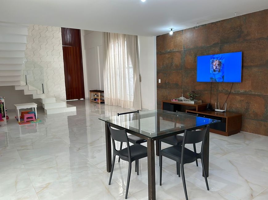 Casa para venda possui 305 metros quadrados com 4 quartos em Pitimbu - Natal - RN