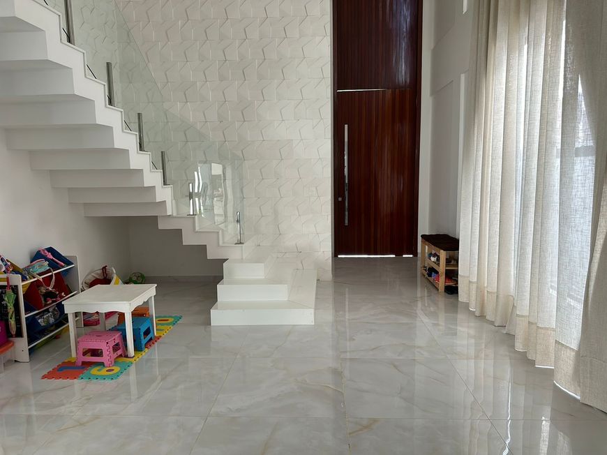Casa para venda possui 305 metros quadrados com 4 quartos em Pitimbu - Natal - RN