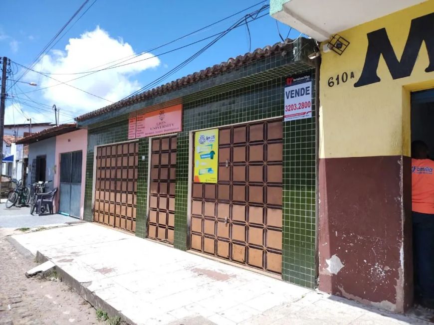 Casa à Venda na Avenida dos Caboclinhos!
