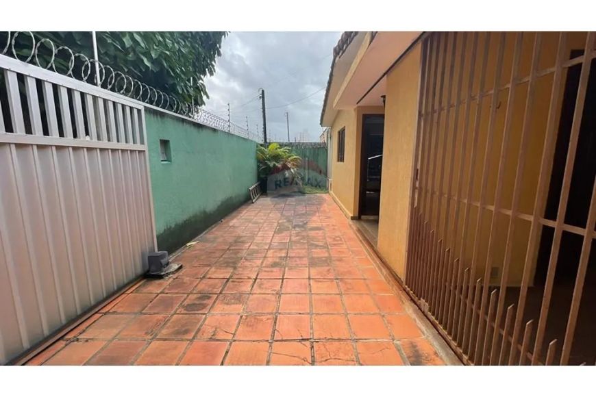 Casa em Lagoa Nova - R$ 350.000,00 - 4 Quartos, 3 Banheiros, 03 salas, 02 cozinhas, 01 área de servi