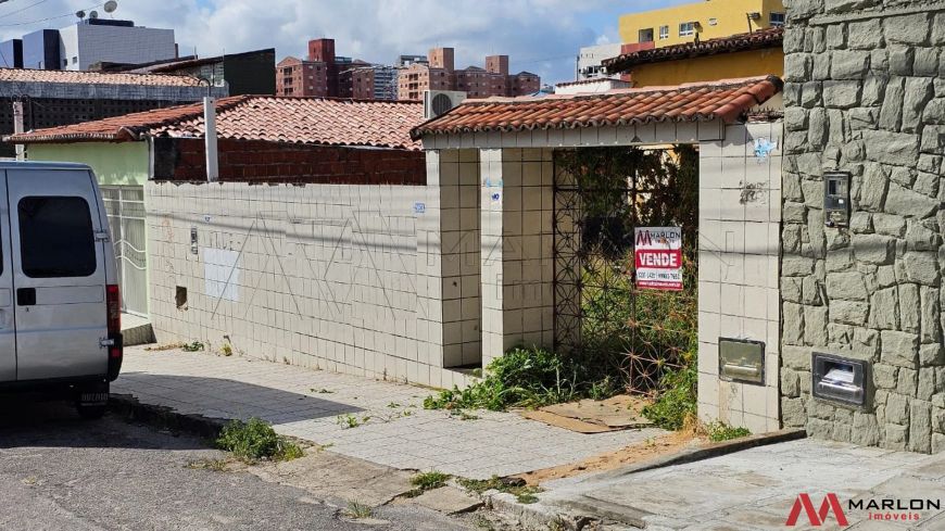 Terreno em Lagoa Nova, plano, murado, lado da sombra, boa localização, 367m².