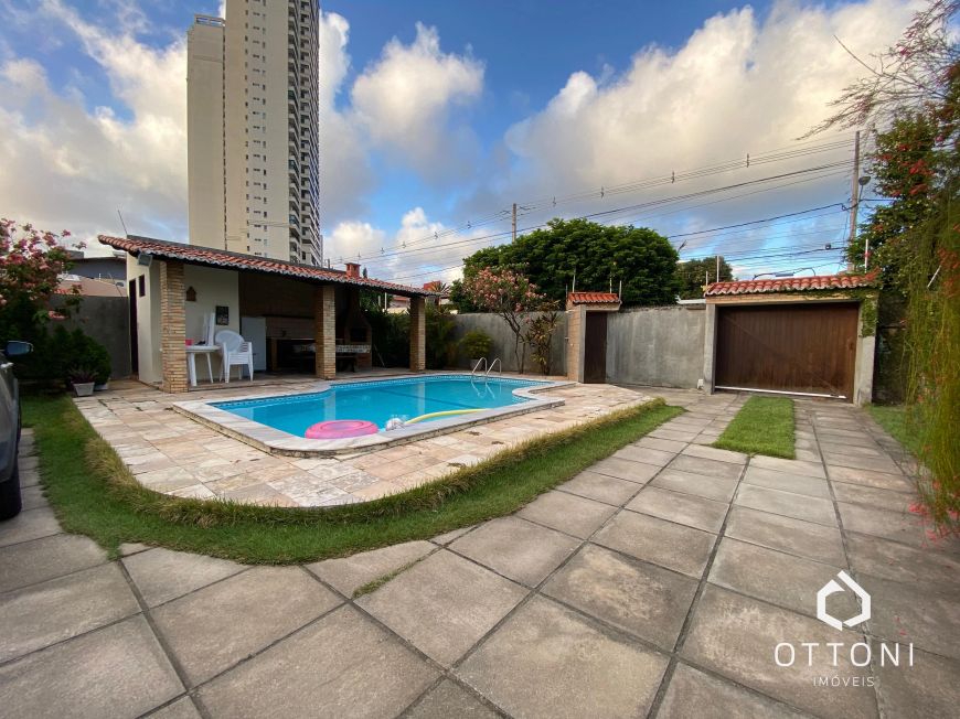 Casa em Capim Macio - Rua Ismael Pereira da Silva