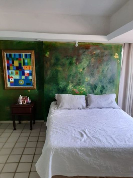 Vende ótimo apartamento em Tirol com três quartos sendo duas suítes
