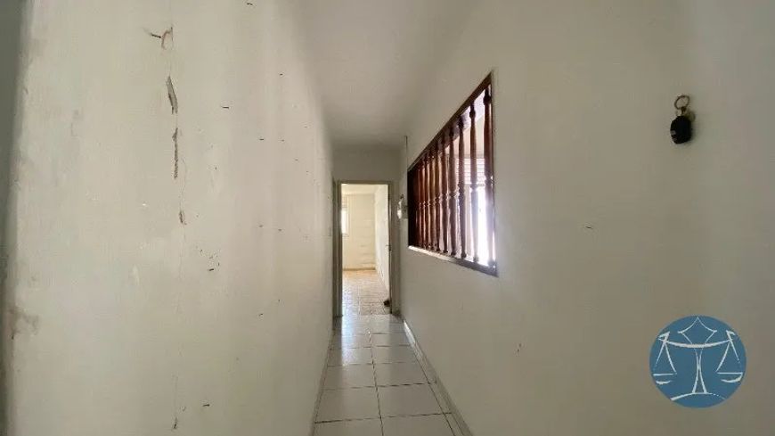 CASA EM RUA PÚBLICA