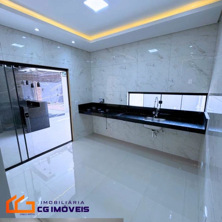Casa á venda com 3 quartos sendo 1 suíte, área gourmet e Piscina na Vila Santa Luzia