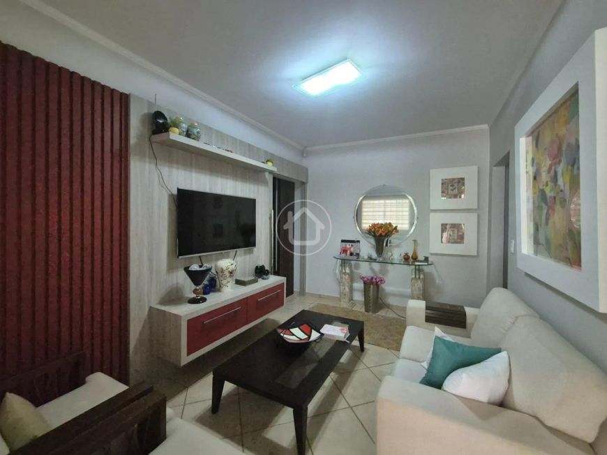 CASA COM 2 DORMITORIOS PROX AO COLEGIO MILITAR