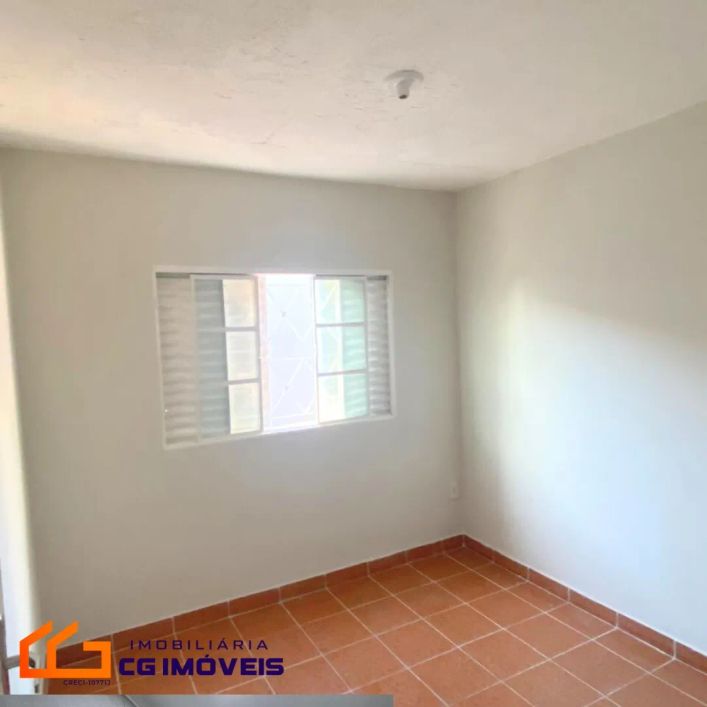 Casa térrea á venda com 3 quartos, sala de tv e sala de jantar no Bairro Moreninha em Campo Grande