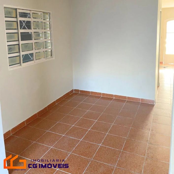 Casa térrea á venda com 3 quartos, sala de tv e sala de jantar no Bairro Moreninha em Campo Grande