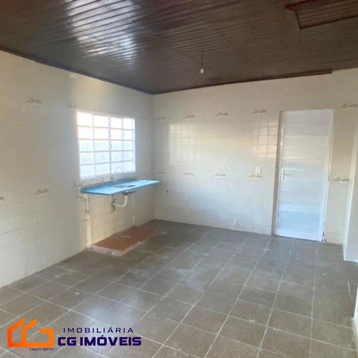 Casa térrea á venda com 3 quartos, sala de tv e sala de jantar no Bairro Moreninha em Campo Grande